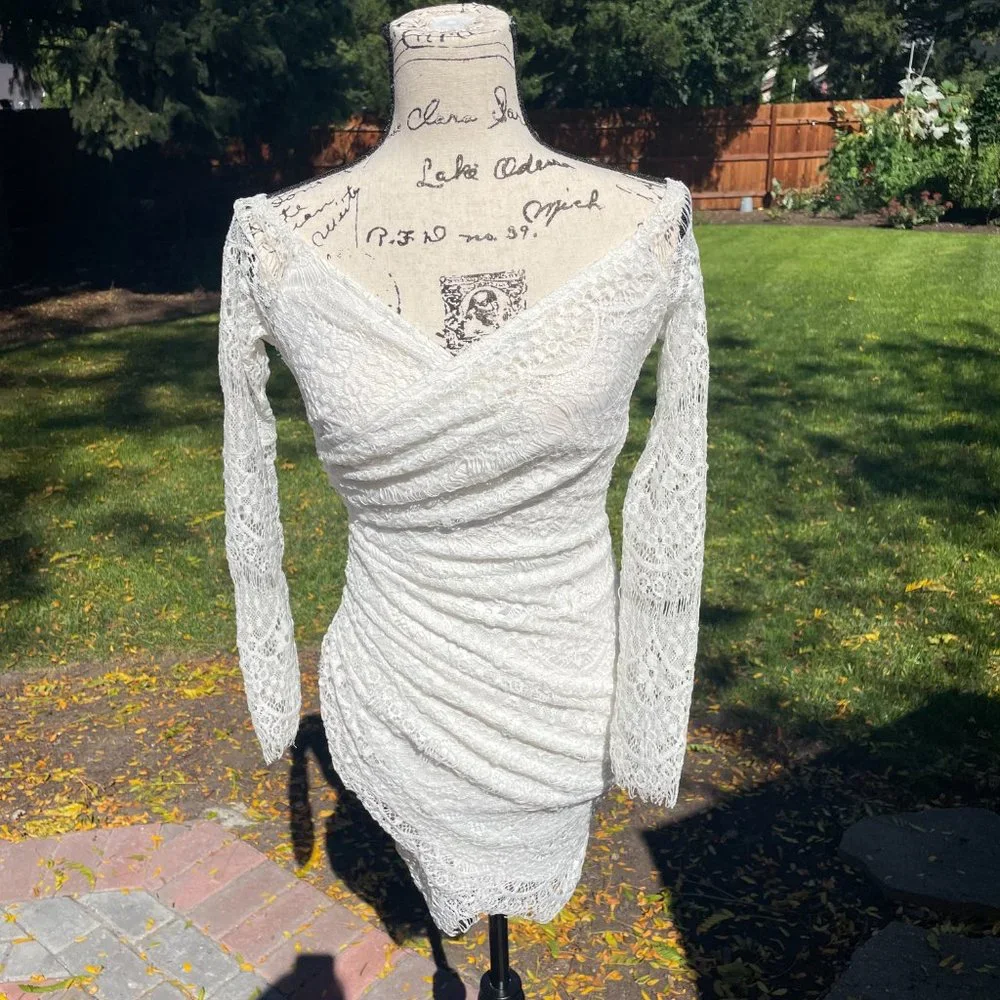 White off the shoulder lace mini dress - Picture 5 of 9